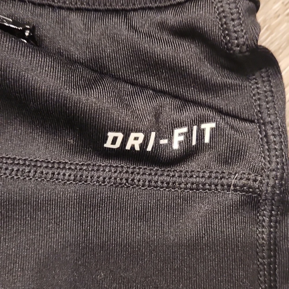 Nike Black Cropped Leggings